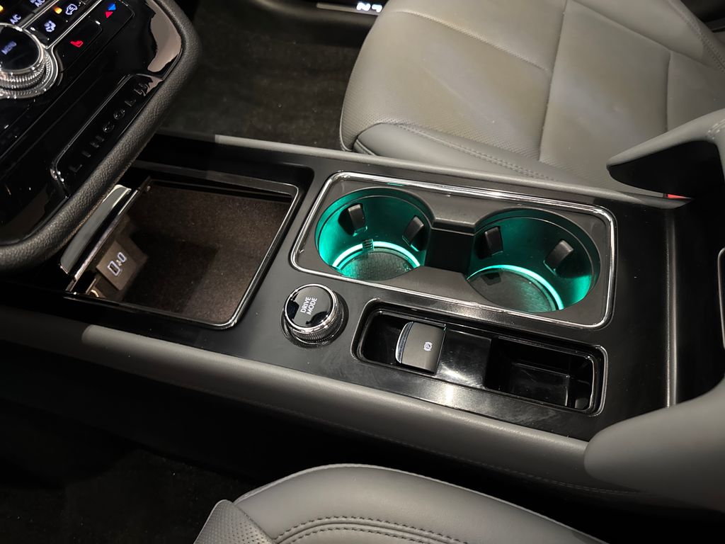Used 2022 Black Lincoln Grand Touring image 28