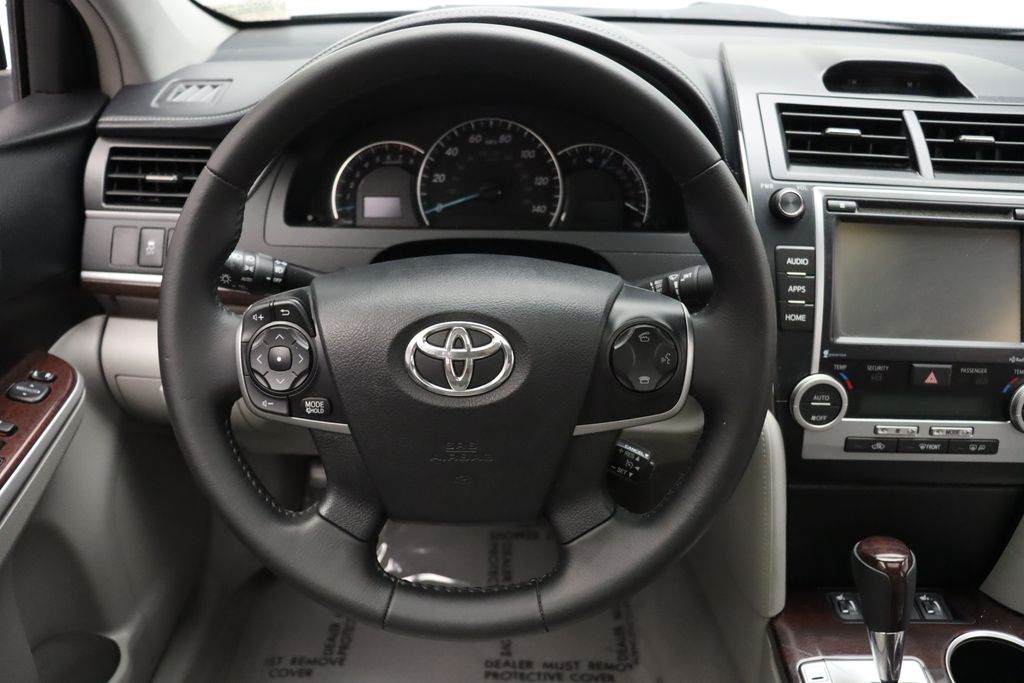 2014 Toyota Camry XLE 23