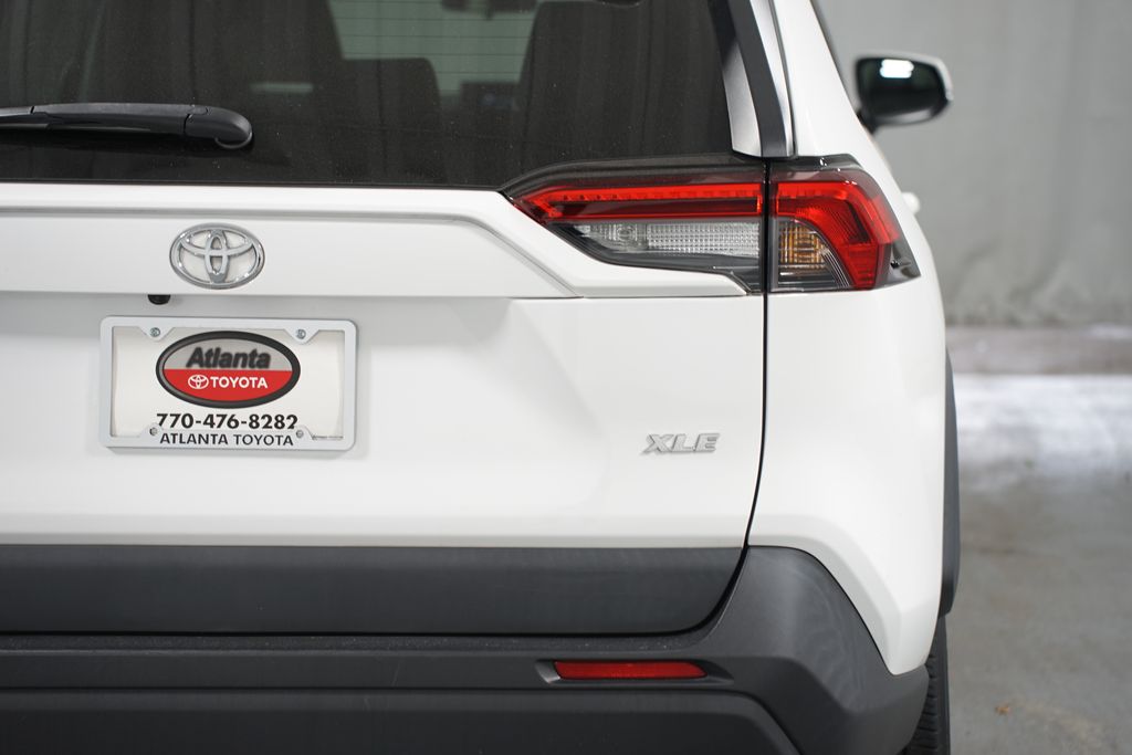 2021 Toyota RAV4 XLE 10