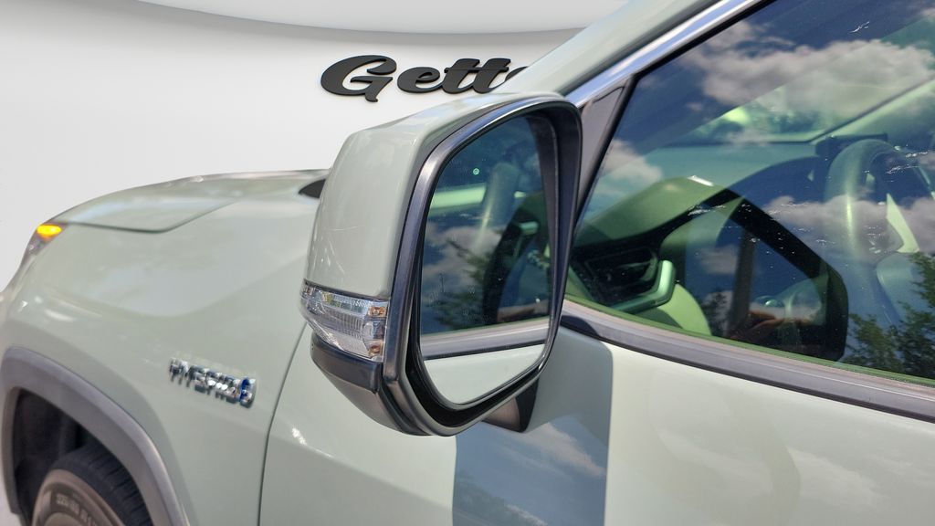 Used 2020  Toyota XLE image 4