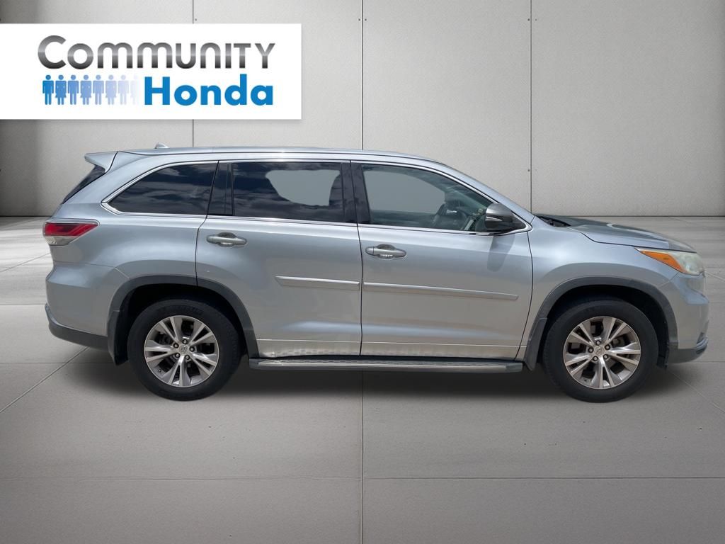 2015 Toyota Highlander XLE V6 Silver at Emmons Autoplex
