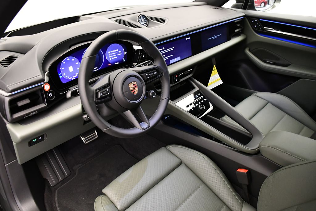 Thumbnail: 2025 Porsche Macan - 4