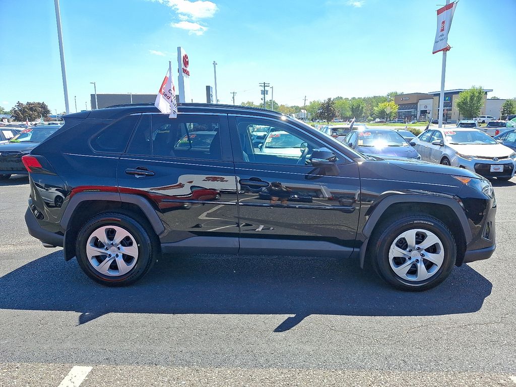 Thumbnail: 2021 Toyota RAV4 - 7