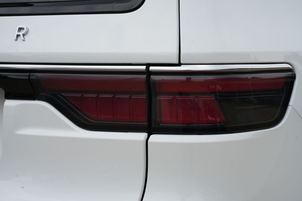 2024 Jeep Wagoneer Series III White at River Oaks CDJR