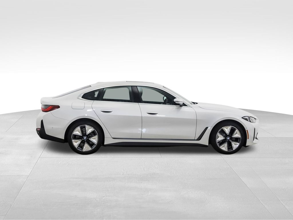 Thumbnail: 2026 BMW i4 - 6