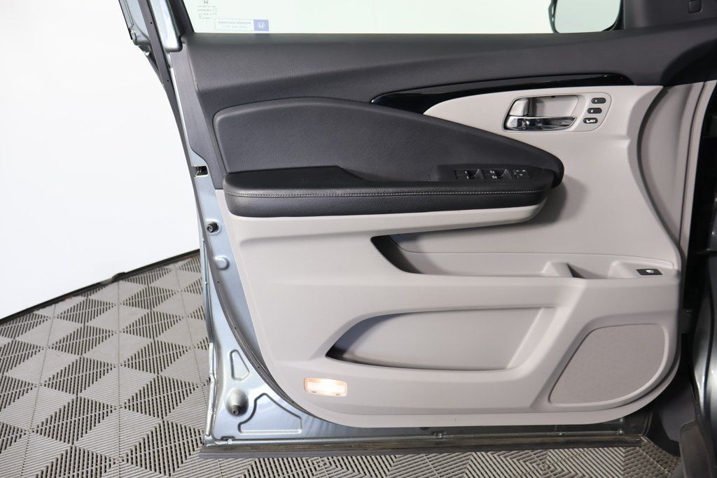 Thumbnail: 2017 Honda Ridgeline - 12