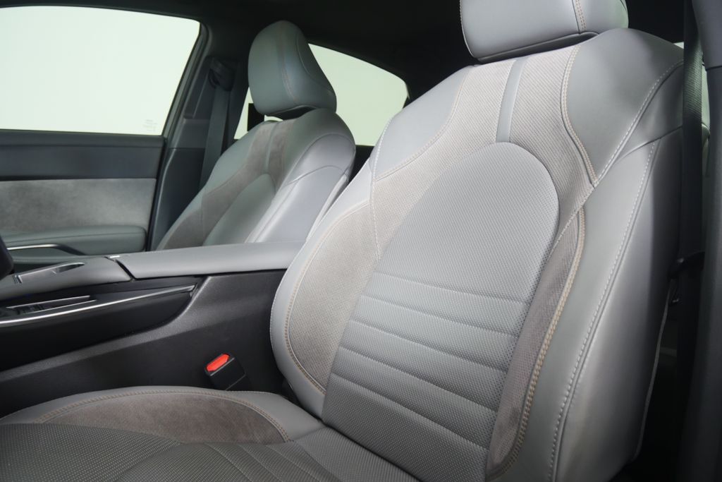 Thumbnail: 2019 Toyota Avalon - 10