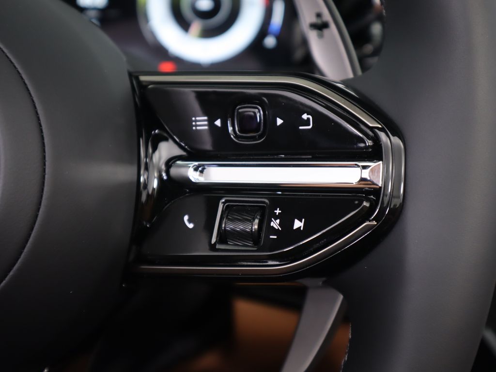 Thumbnail: 2026 Aston Martin Vantage - 20