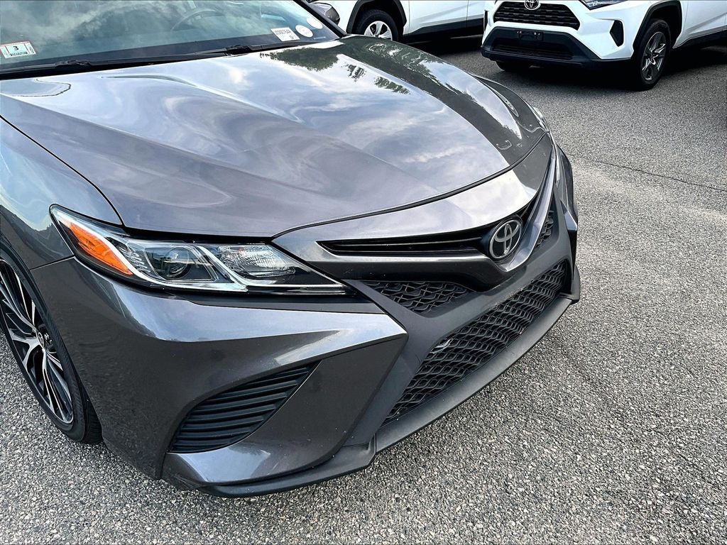 2020 Toyota Camry — photo 8