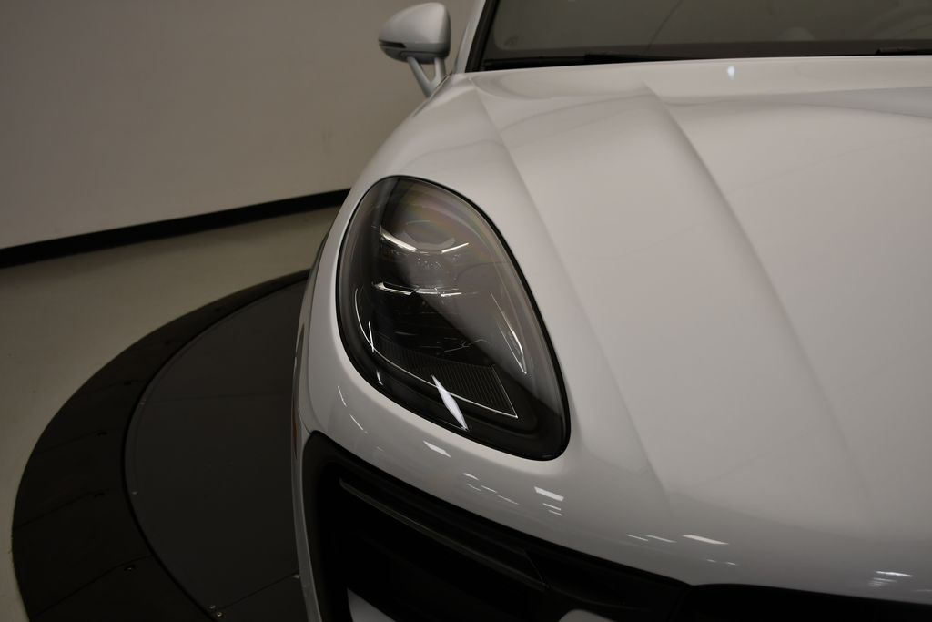 Thumbnail: 2025 Porsche Macan - 15