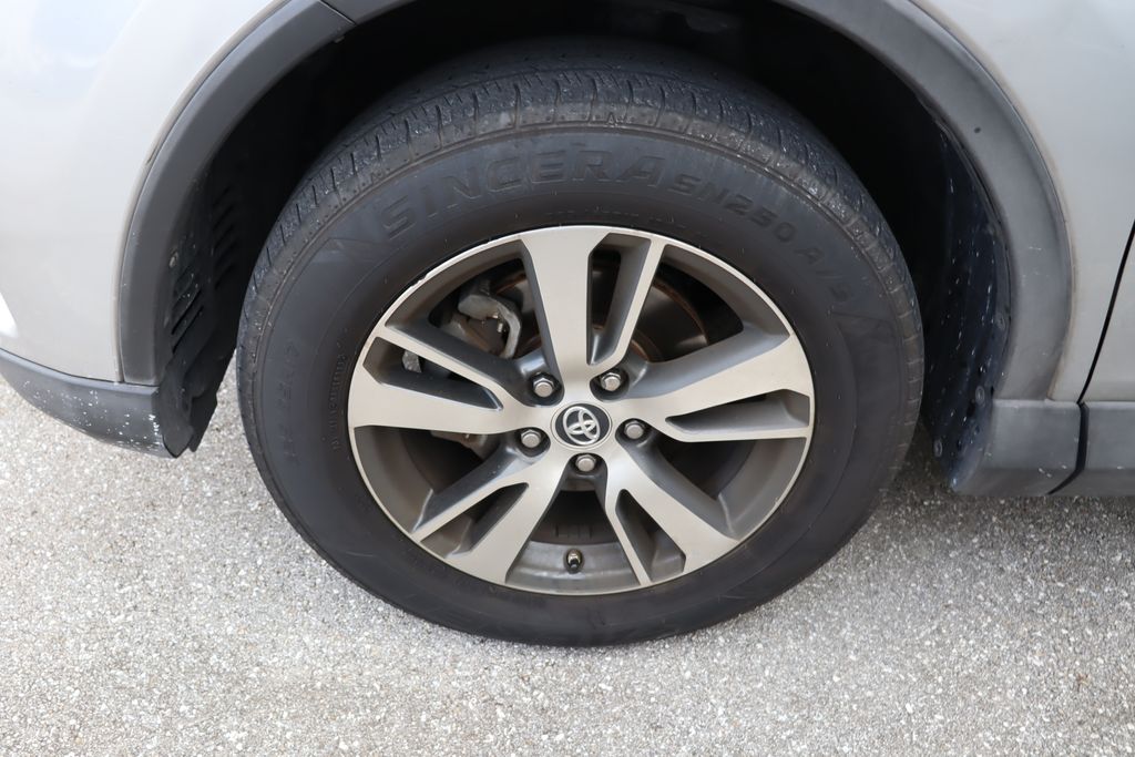 Thumbnail: 2017 Toyota RAV4 - 4