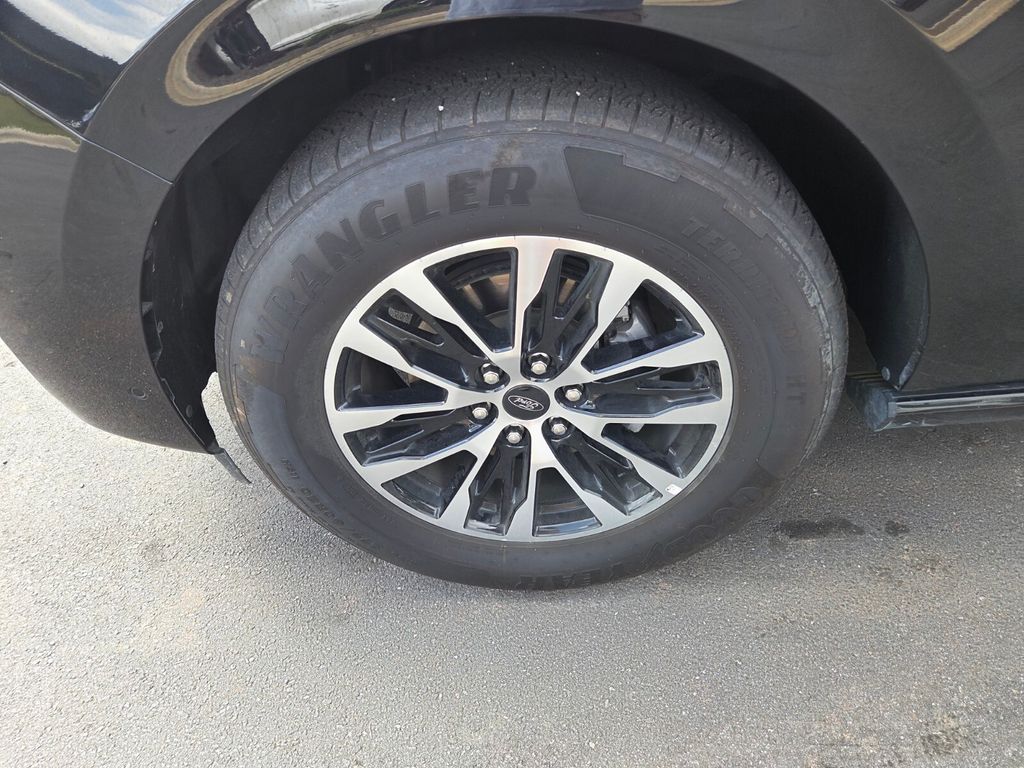 Used 2025 Black Ford Platinum image 3