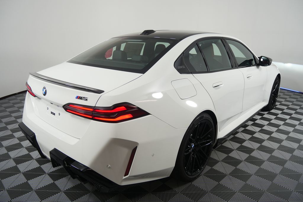 Thumbnail: 2026 BMW M5 - 4