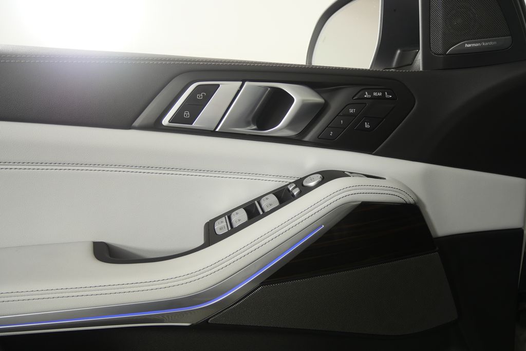 Thumbnail: 2025 BMW X7 - 8
