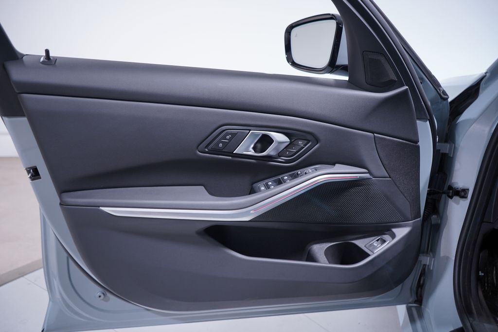 Thumbnail: 2026 BMW 3 Series - 16