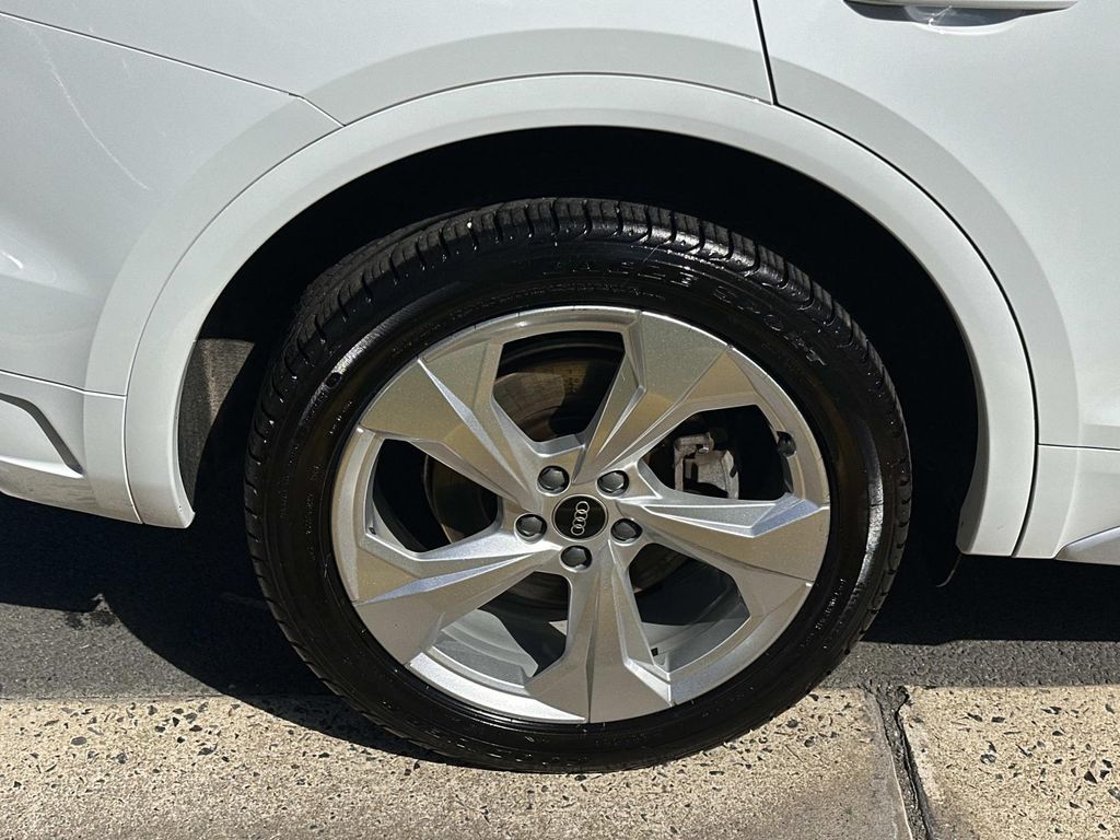 Thumbnail: 2021 Audi Q5 - 16