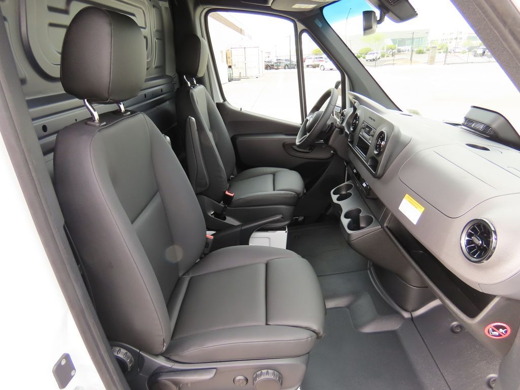 Thumbnail: 2025 Mercedes-Benz Sprinter - 20