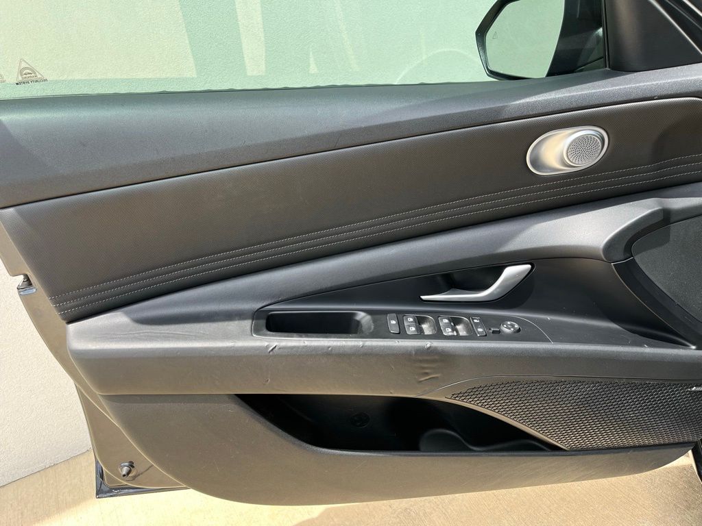 Used Car 2021 Hyundai Elantra  Limited For Sale Under $25,000 In Georgetown, Texas