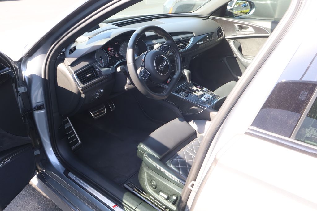 Thumbnail: 2016 Audi S6 - 9