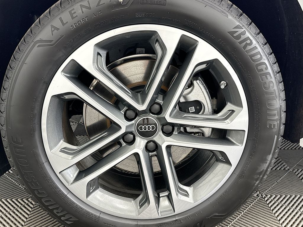 Thumbnail: 2025 Audi Q5 - 29