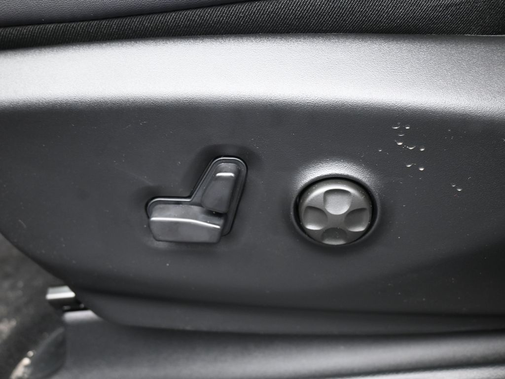 New 2026 Red Hot Pearlcoat Chrysler Select image 12