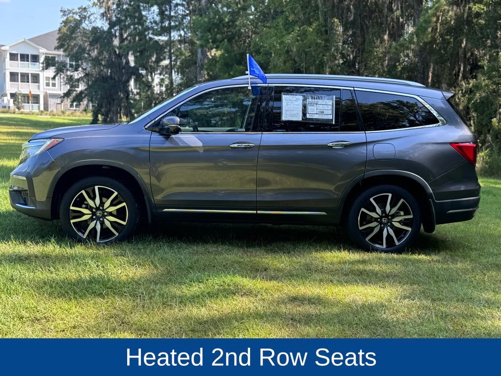 2020 Honda Pilot Touring w/Rear Captain's Chairs