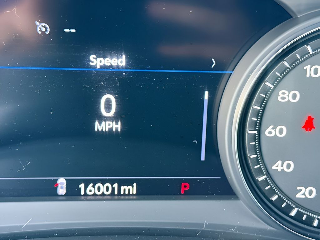 Used 2022 Red Cadillac Sport image 12