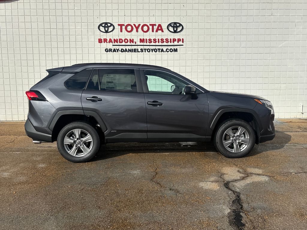 2025 Toyota RAV4 LE's photo