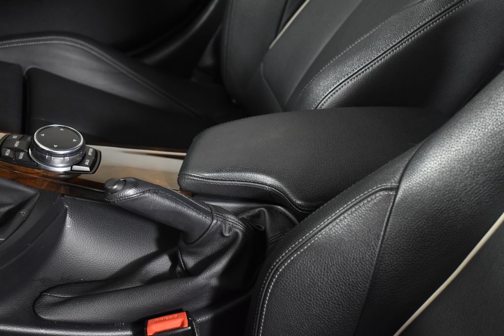 Thumbnail: 2016 BMW 3 Series - 26