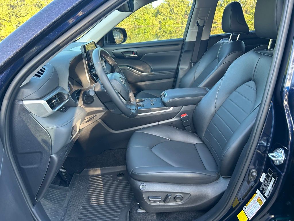 Thumbnail: 2025 Toyota Highlander - 14