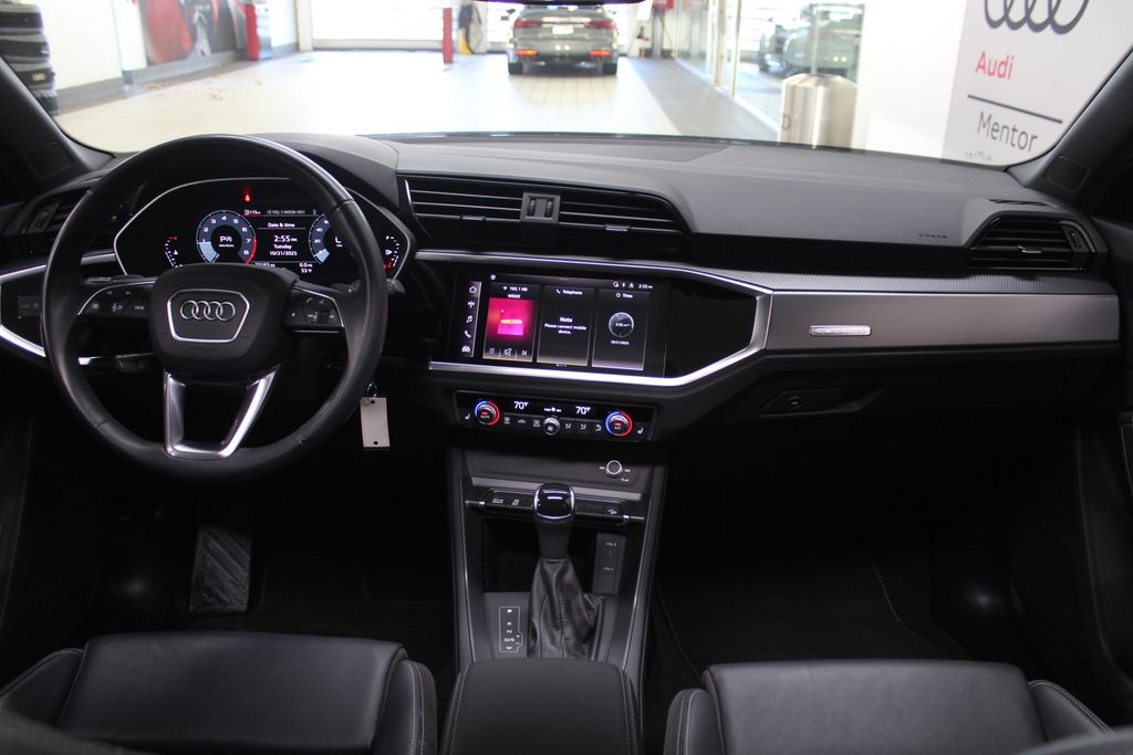 Thumbnail: 2023 Audi Q3 - 10