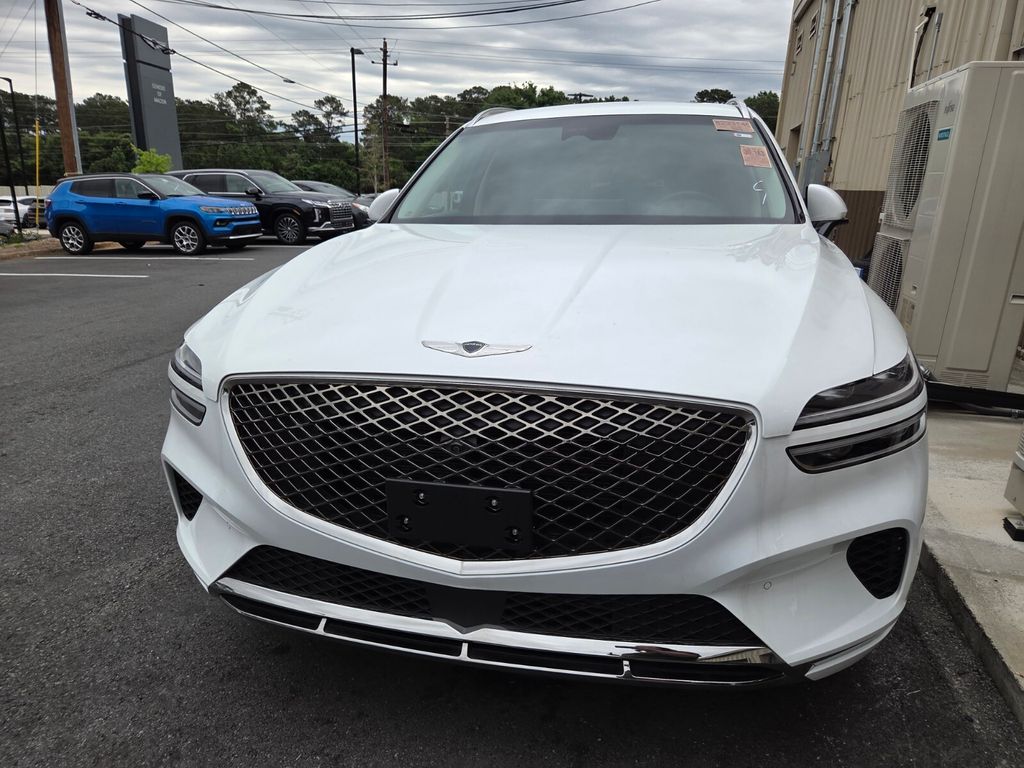 Used 2024 White Genesis 2.5T image 2
