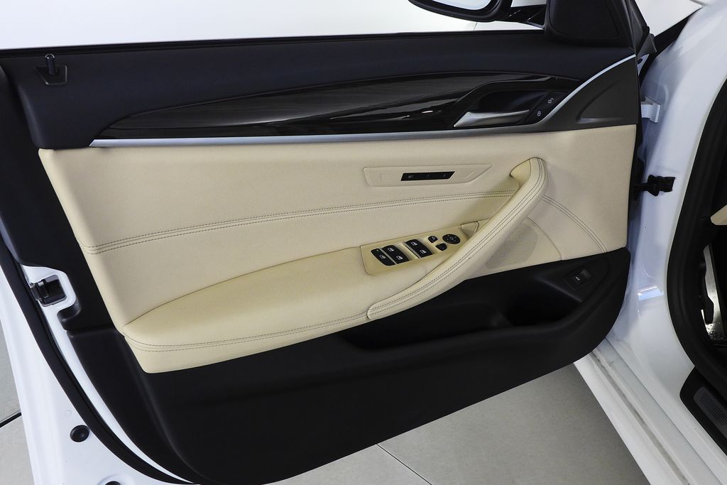 Thumbnail: 2022 BMW 5 Series - 11