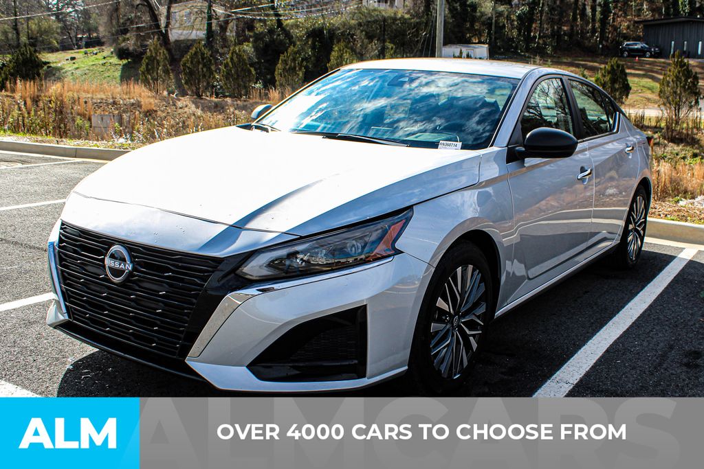 Used 2024 Silver Nissan 2.5 SV image 3