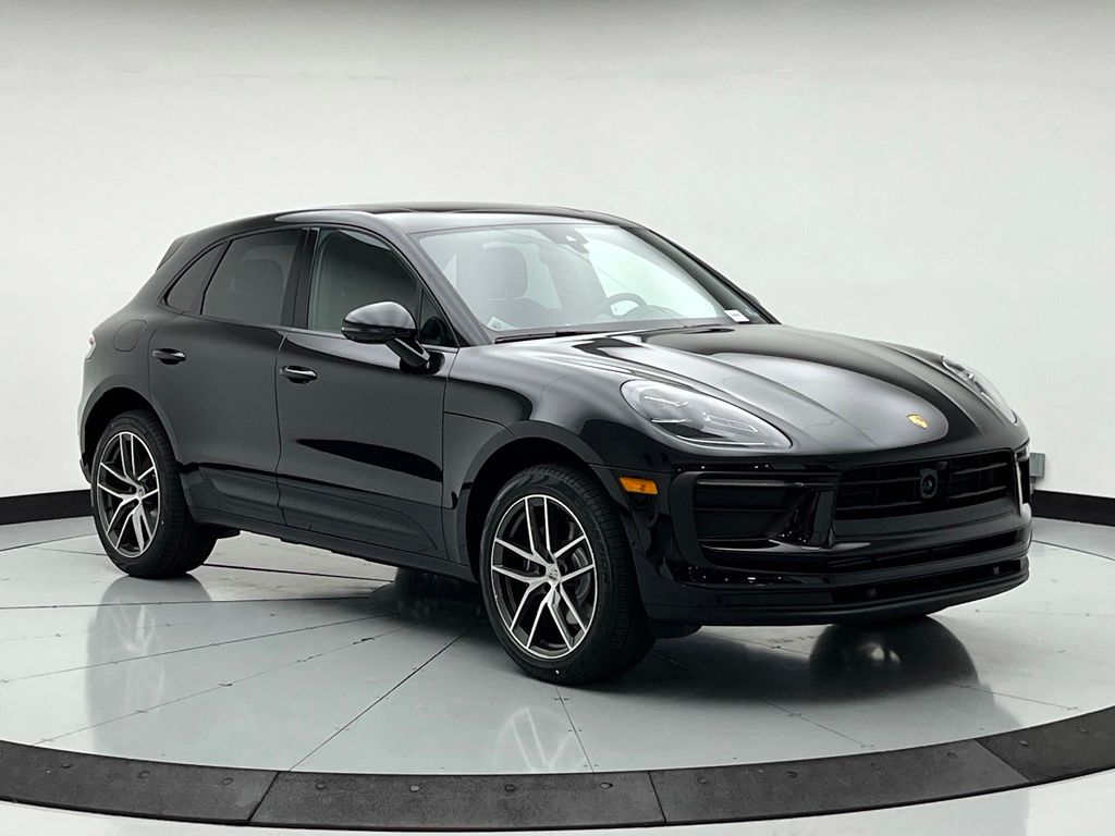 Thumbnail: 2026 Porsche Macan - 7