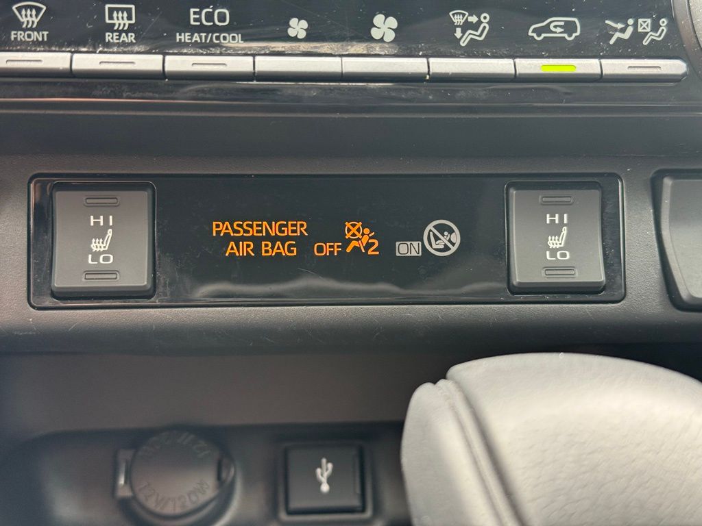 Thumbnail: 2021 Toyota RAV4 - 30