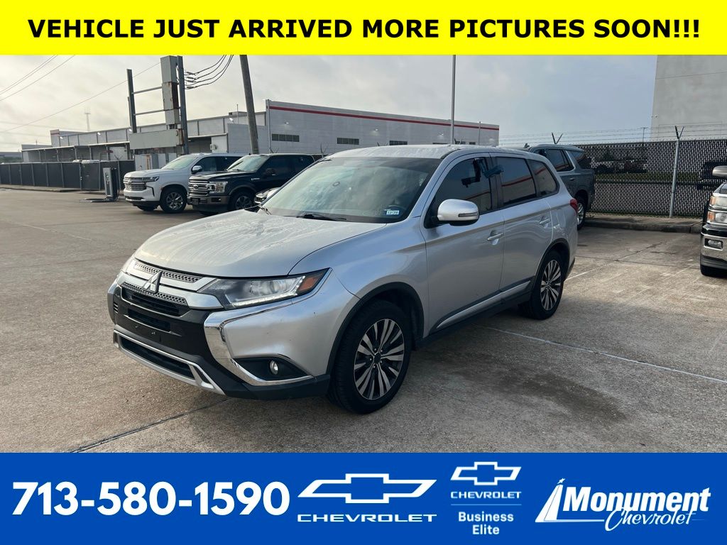 Alloy Silver Metallic 2019 Mitsubishi Outlander SE FWD SUV / Crossover Front-Wheel Drive Continuously Variable Transmission