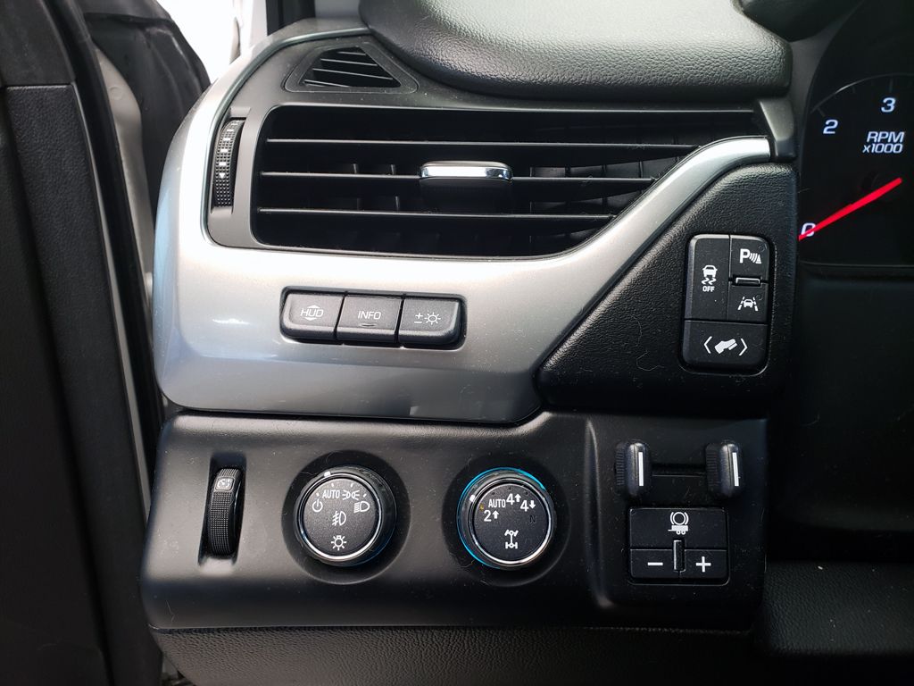 Thumbnail: 2017 Chevrolet Tahoe - 13