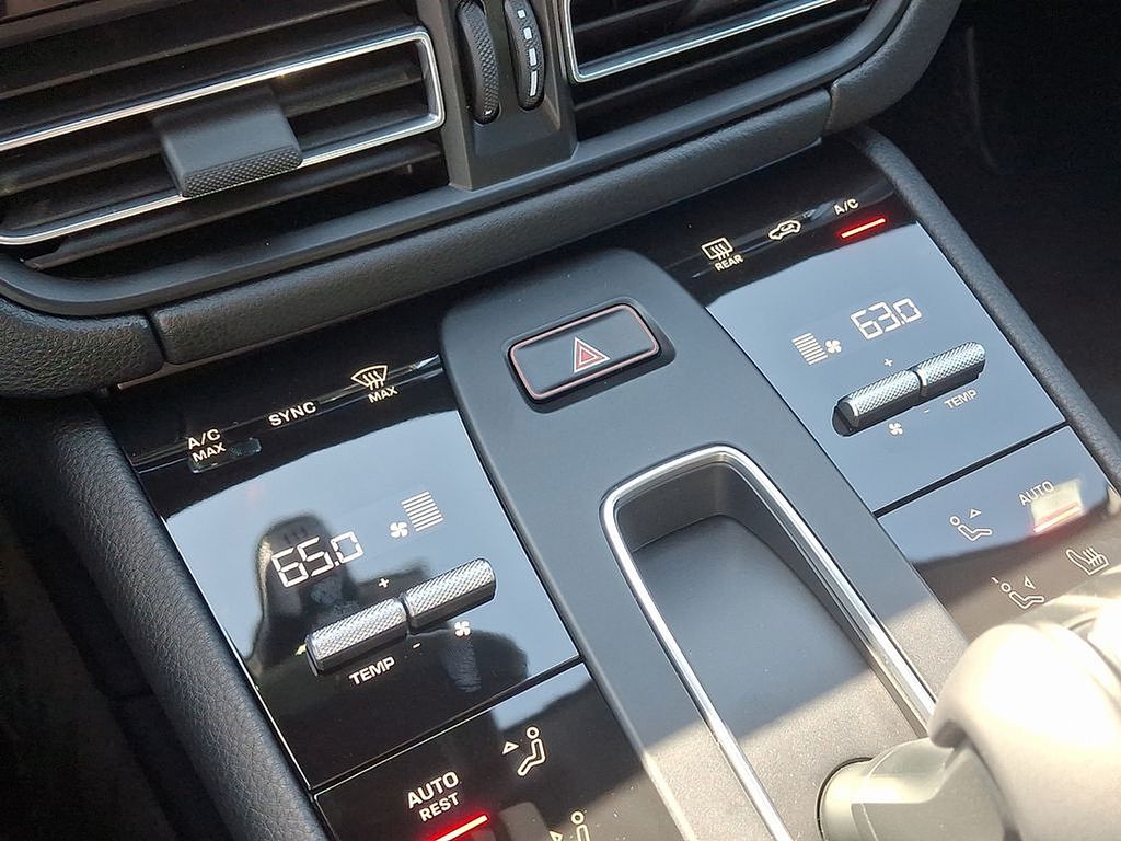 Thumbnail: 2025 Porsche Macan - 17