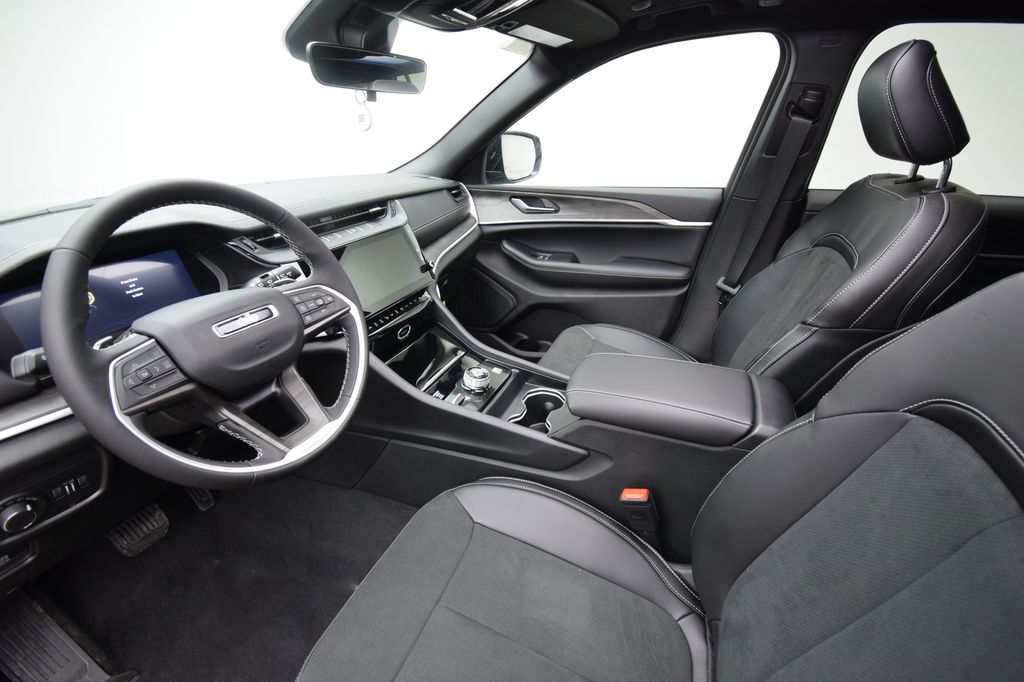 new 2026 Jeep Grand Cherokee car, priced at $46,442