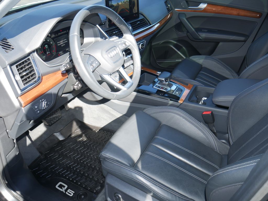 Thumbnail: 2023 Audi Q5 - 6