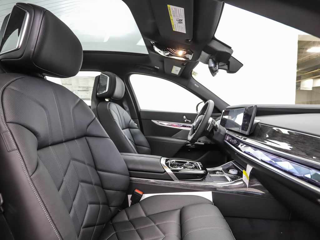 2025 BMW 7 Series 740i xDrive 29