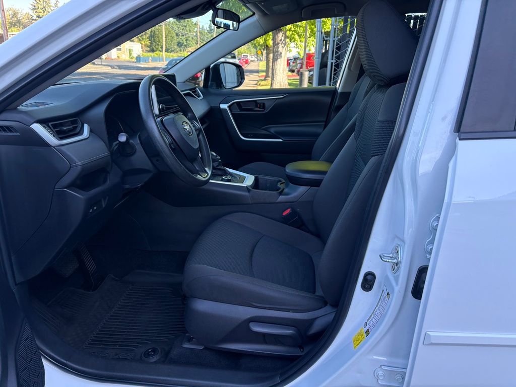 2023 Toyota RAV4 Hybrid LE