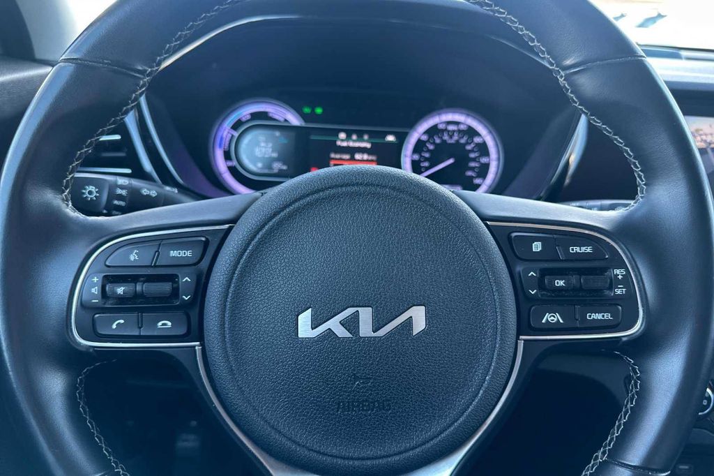 2022 Kia Niro Plug-In Hybrid LXS 26