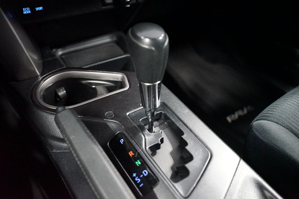 Thumbnail: 2017 Toyota RAV4 - 20