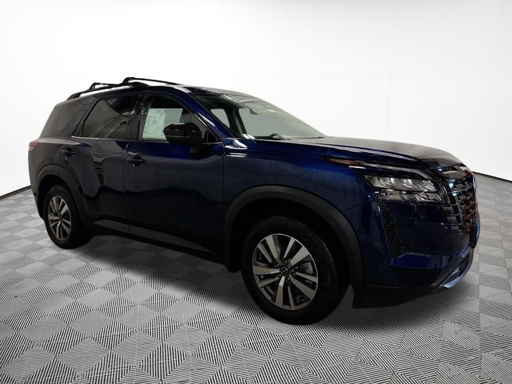 View vehicle photo 4