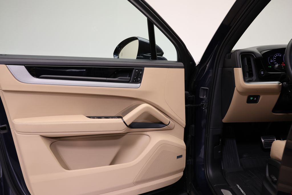 Thumbnail: 2024 Porsche Cayenne - 28