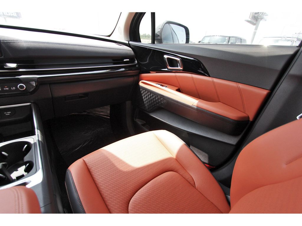 New 2026 Kia Carnival MPV Van
