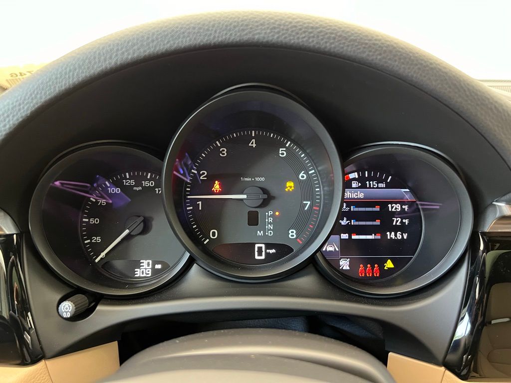 2025 Porsche Macan  10