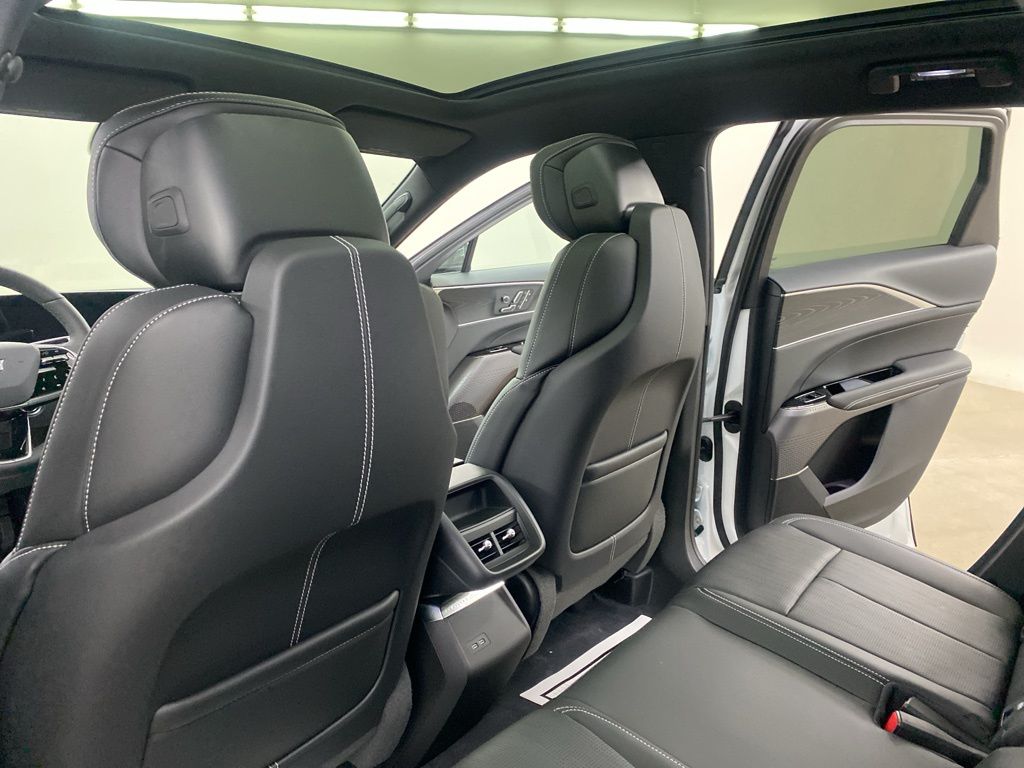 2025 Cadillac LYRIQ Luxury photo